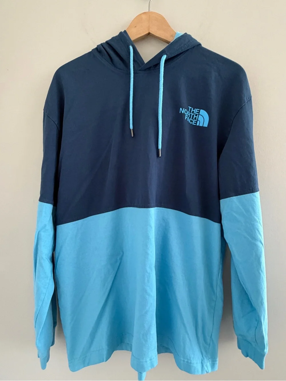 The North Face Men’s Medium Blue Colorblock Hooded Long Sleeve T Shirt Hoodie